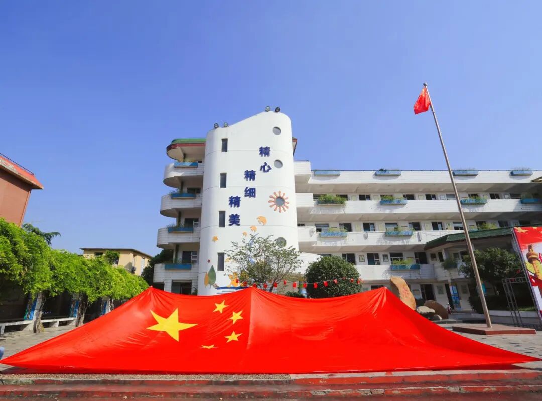 合肥市蚌埠路第三小学用爱打开封闭的世界