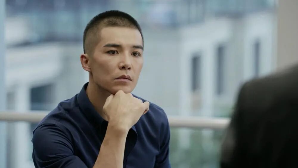 林路迪饰演文浩康当安怡还是姜离的时候,她曾与同为芯机人的文浩康