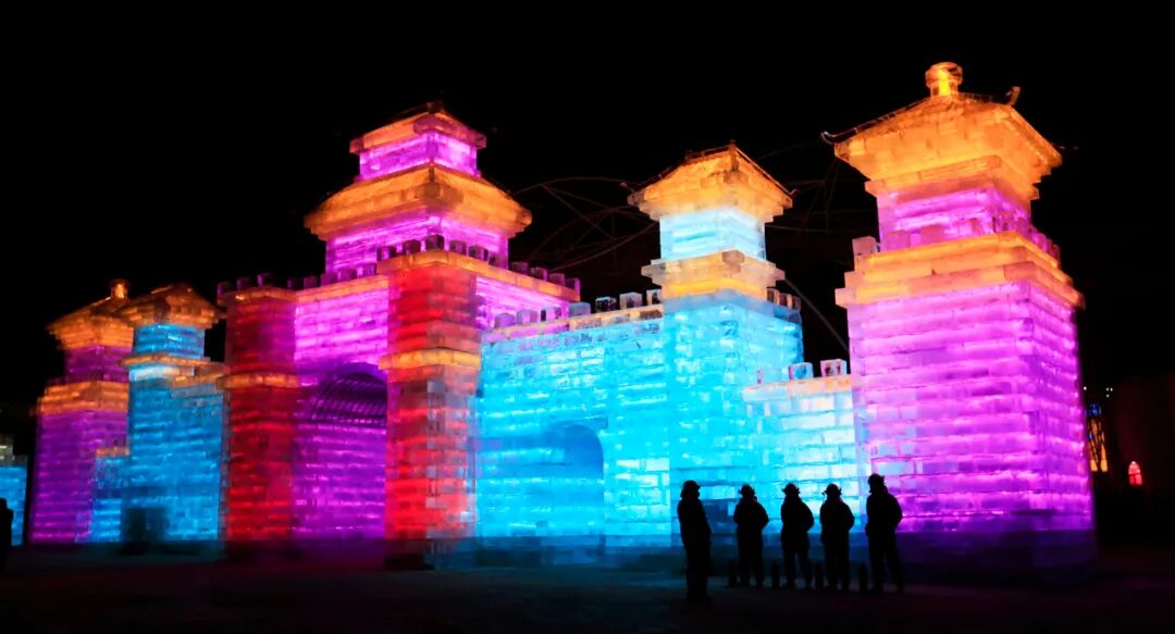 由市文旅广电局,市体育局,石拐区人民政府主办的包头首届冰雪文化旅游