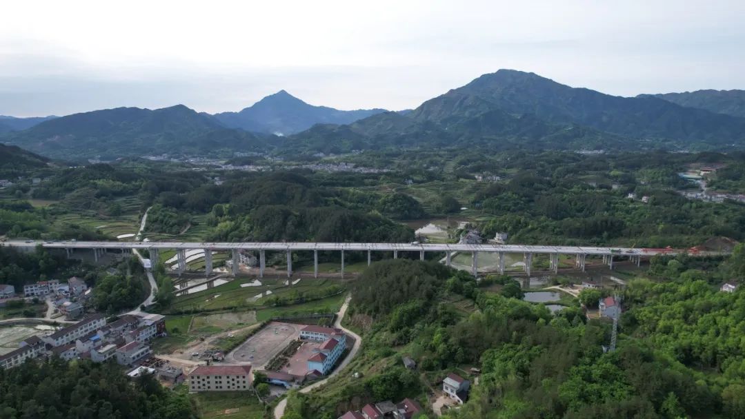 蕲春至太湖高速公路图片