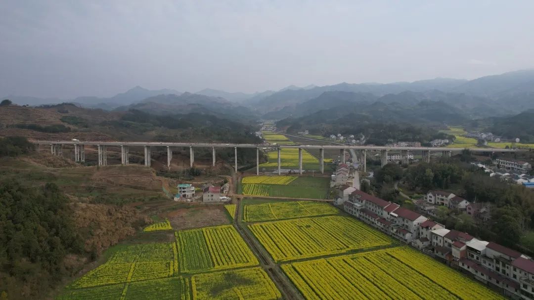 蕲春至太湖高速公路图片