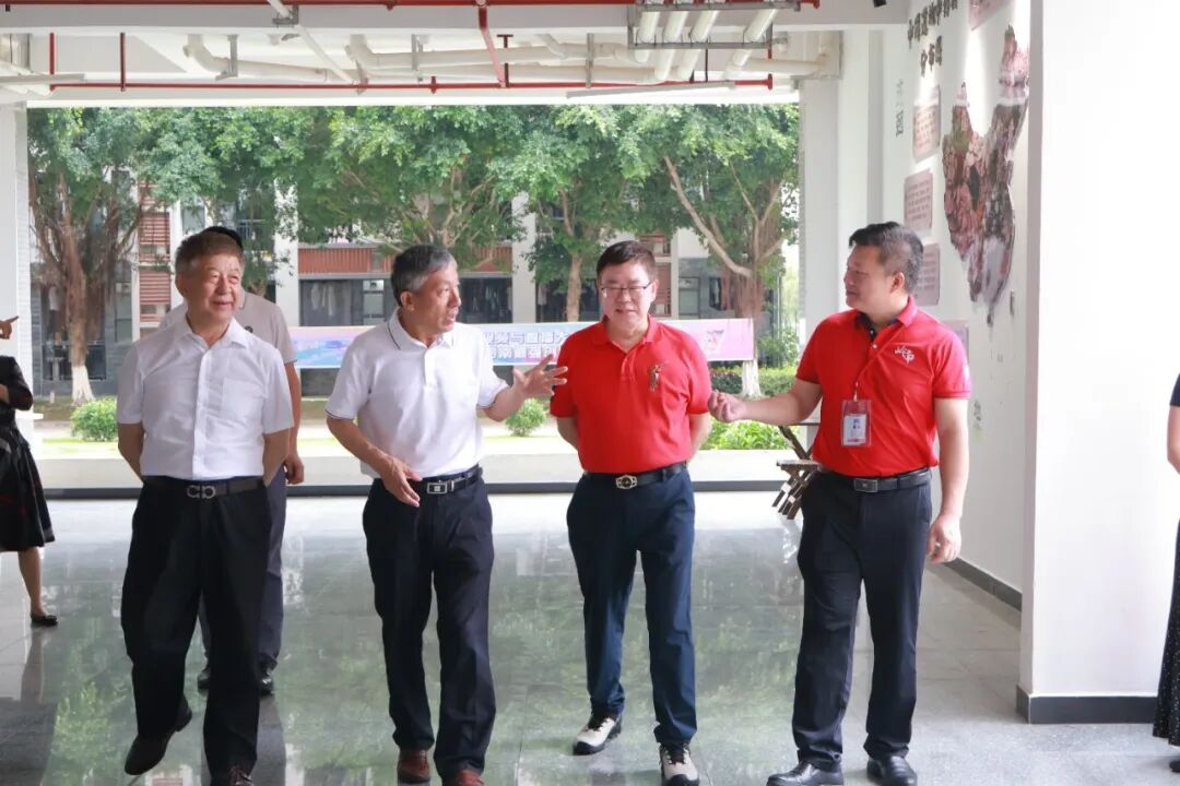 关怀促发展，交流启新篇——省民办教育协会领导到访药学院（明德书院）