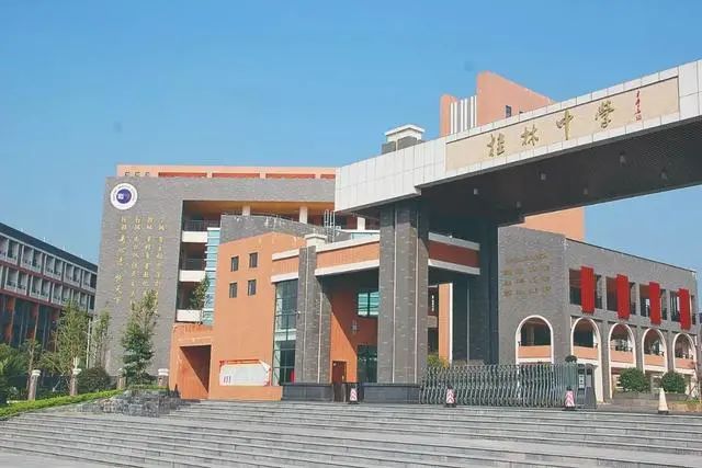 桂林中学临桂校区在此背景下,被优质教育配套环绕的万达·春江悦,自然
