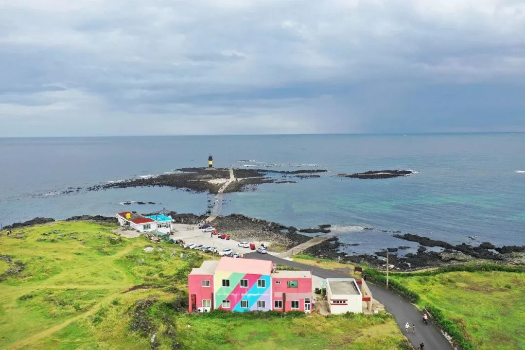 2024年韩国济州岛旅游：一半大海，一半旷野！这个藏着秘境的小众海岛，不仅直飞1.5h，最重要的是它免签！