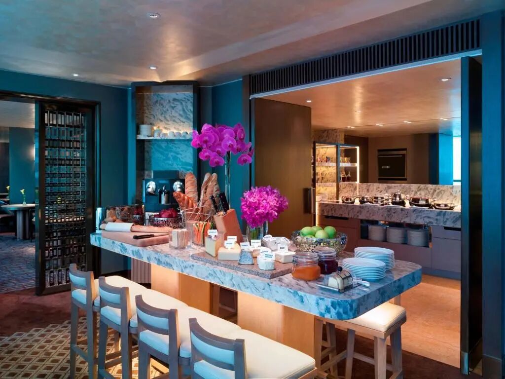 比东京绚烂，烟火气不输曼谷，这座好逛好吃的国际化大都市，值得打卡100次！