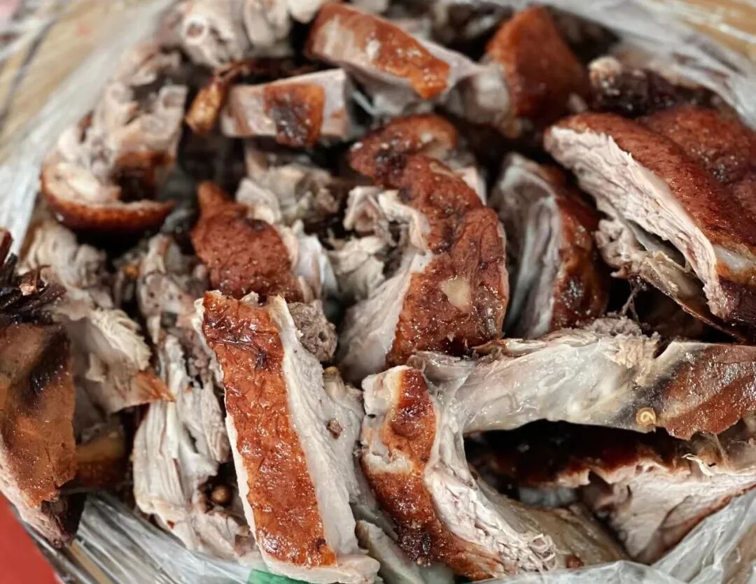 高铁20分钟！这座藏在成都边上的神仙小城，比乐山更好吃！