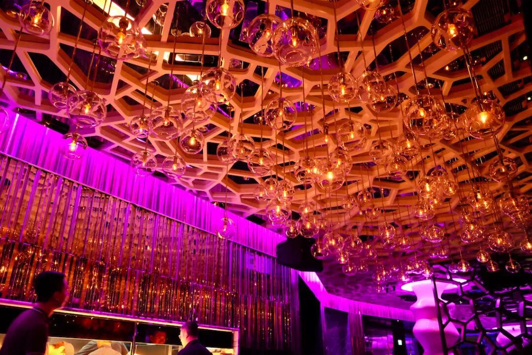 比东京绚烂，烟火气不输曼谷，这座好逛好吃的国际化大都市，值得打卡100次！