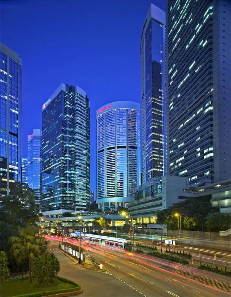 比东京绚烂，烟火气不输曼谷，这座好逛好吃的国际化大都市，值得打卡100次！