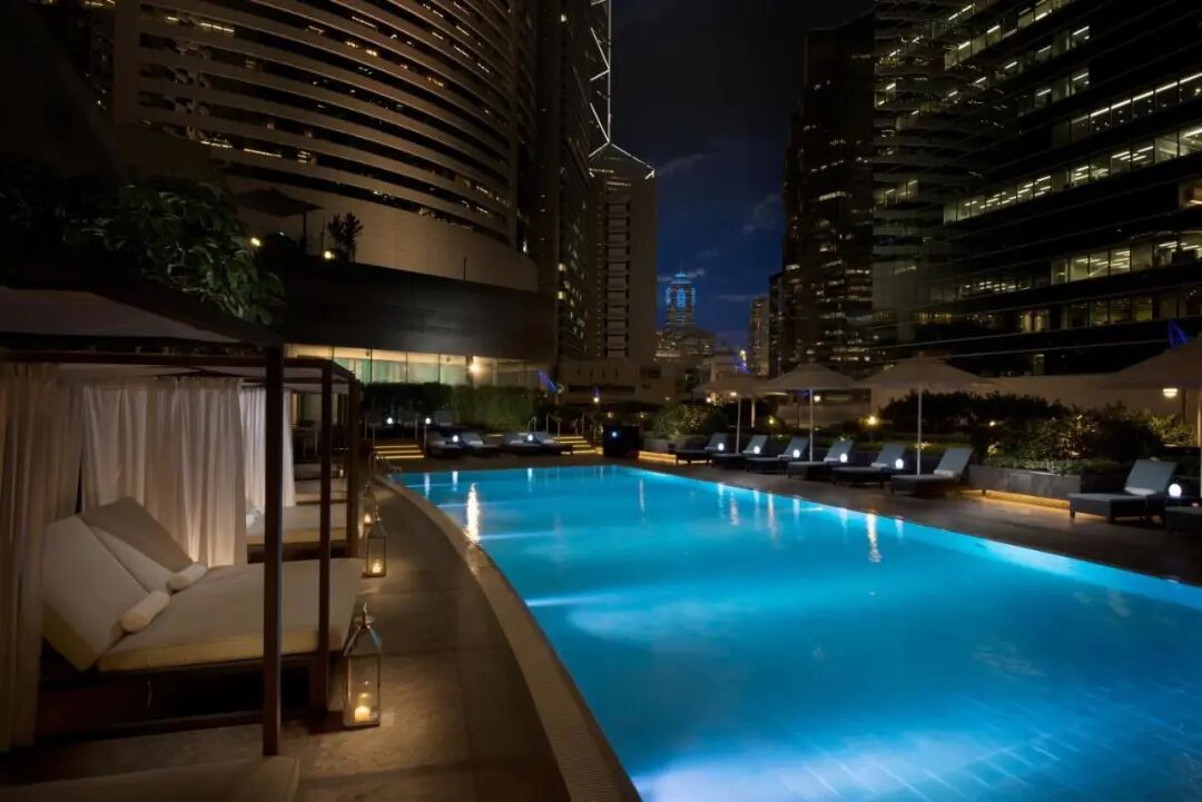 比东京绚烂，烟火气不输曼谷，这座好逛好吃的国际化大都市，值得打卡100次！