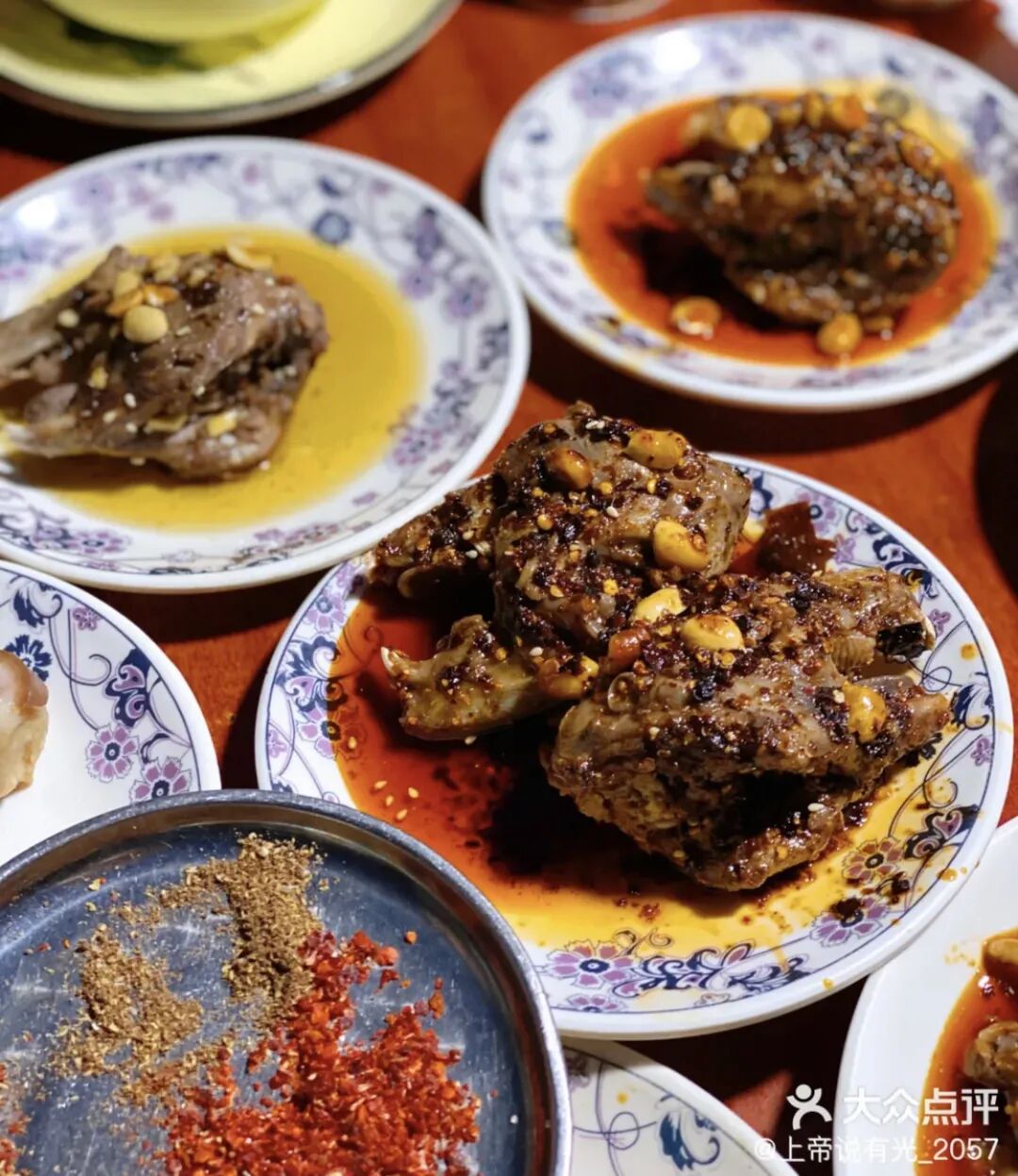 高铁20分钟！这座藏在成都边上的神仙小城，比乐山更好吃！