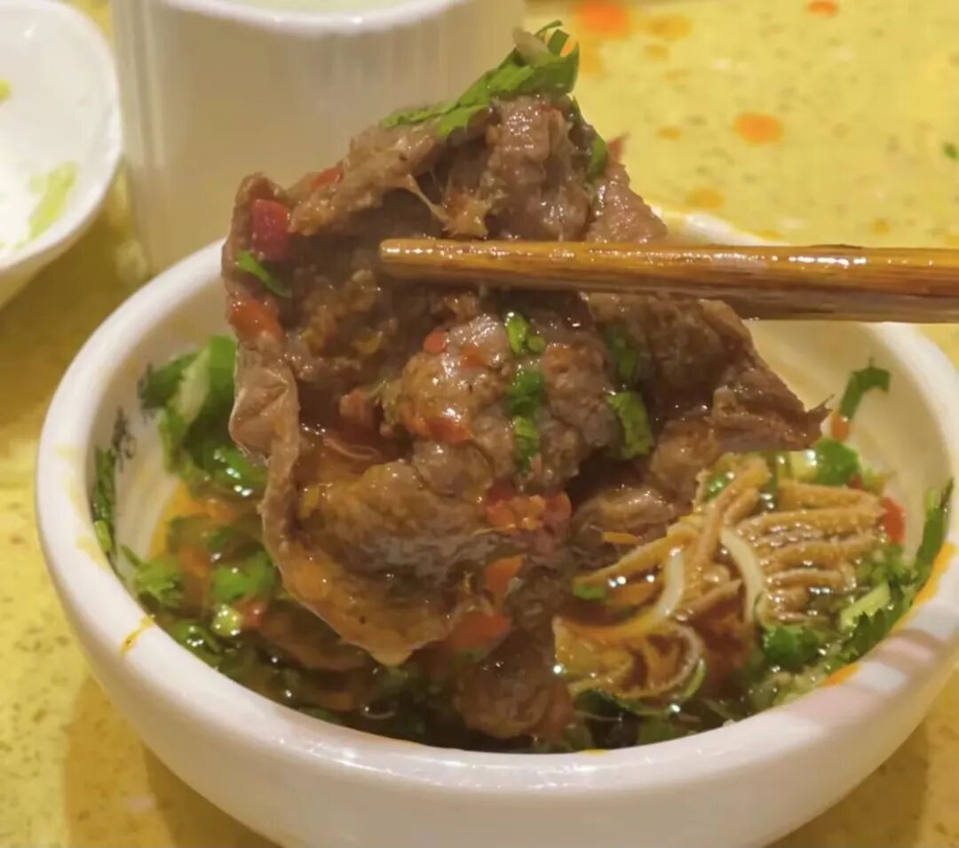 高铁20分钟！这座藏在成都边上的神仙小城，比乐山更好吃！