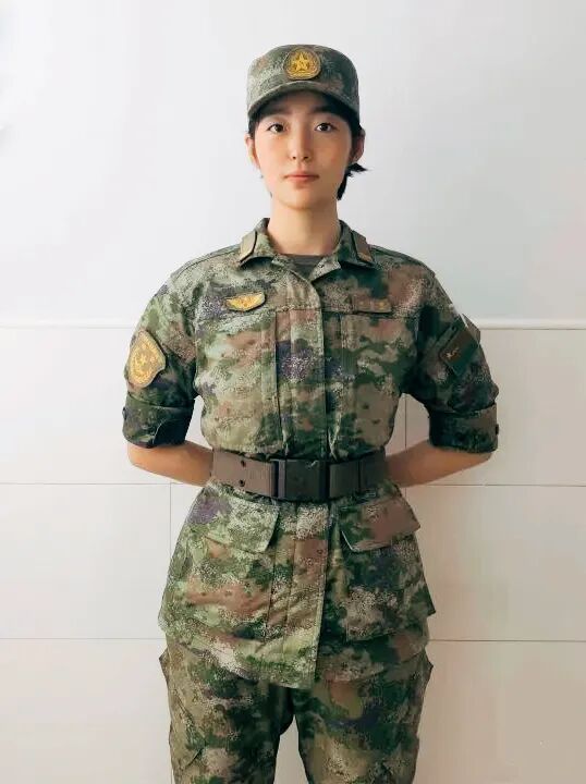 永暑礁战士救人的新闻中我们看到的作训服迷彩与内陆有明显不同应为热