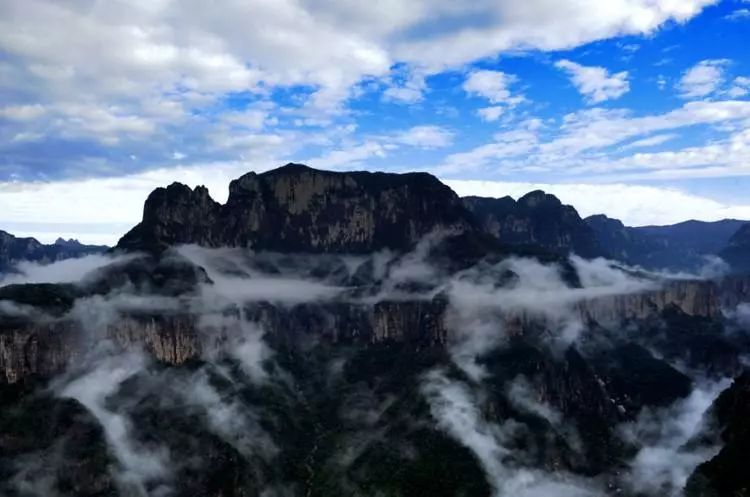 險峰幻疊 雲海浩翰 河南這裡的風景美不勝收 未分類 第5張