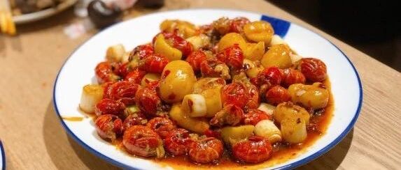 洪湖养大的小龙虾来一份！郑州这家虾馆专注做虾10年！