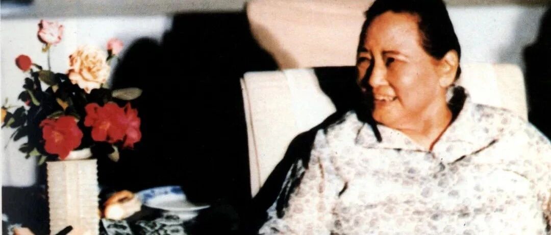 ​记忆 | 宋庆龄食蟹