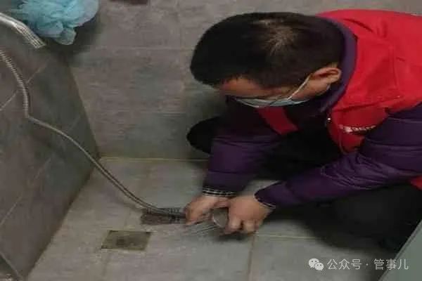 马桶疏通100块_疏通马桶多少钱_马桶疏通500元