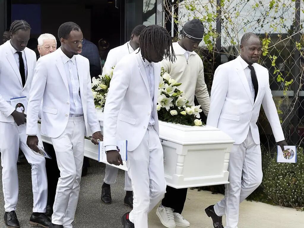 墨尔本街头血案震惊全澳！两少年回家途中被活活捅死，8名青少年被控谋杀！警方：认错了人（组图） - 2