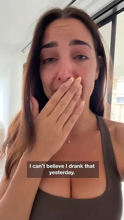 避雷！澳女在Aldi杏仁奶中喝出巨大黑色异物，网友直呼像死蝙蝠（组图） - 1