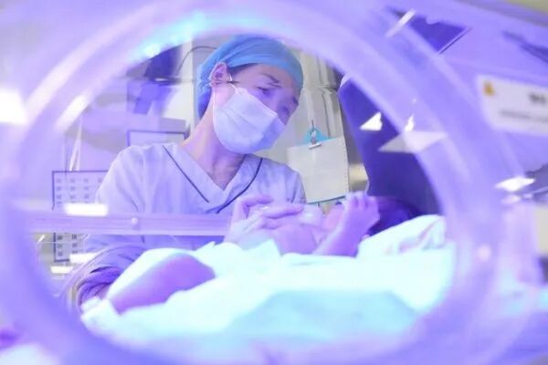 为什么要用光疗纸尿裤大朗医院重启日间光疗，“小黄人”们可以追光了！_https://www.jmylbn.com_新闻资讯_第7张