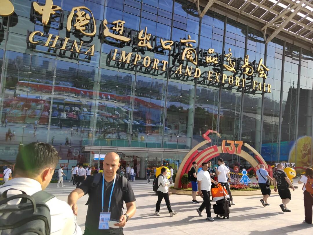 4月15日，第137届广交会开幕。史成雷摄