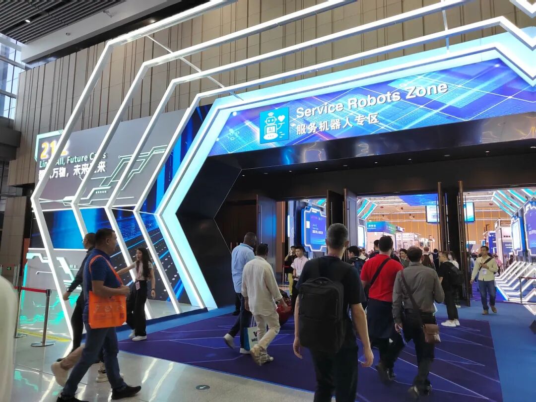 广交会服务机器人专区。史成雷摄