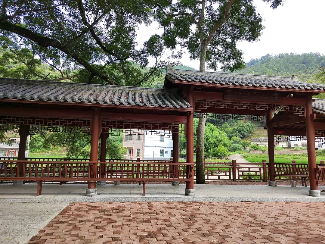 位于河源紫金县黄塘镇嶂拔村的小公园。（摄影：史成雷）