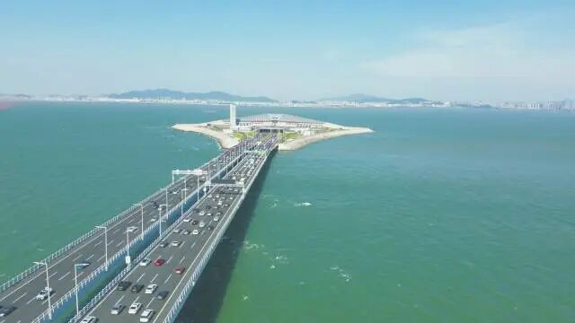 国庆假期深中通道车流创新高。图源：南方+