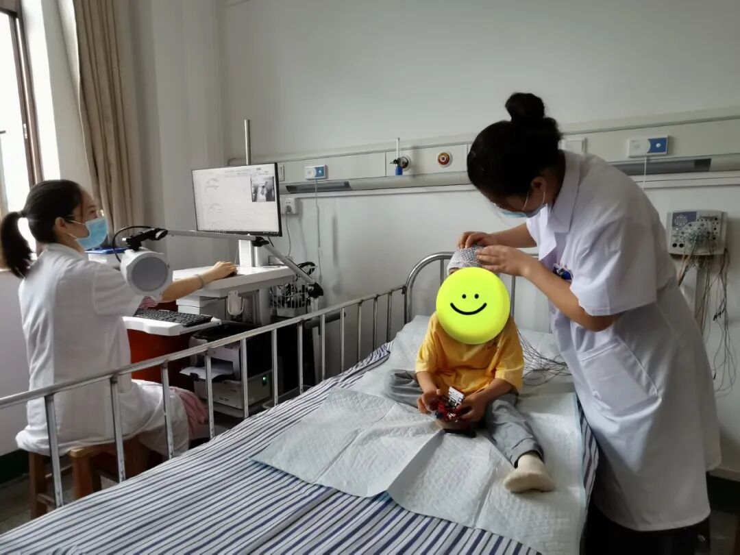 日本光电脑电图怎么样孩子总是发呆，医生为什么让做脑电图？_https://www.jmylbn.com_新闻资讯_第5张