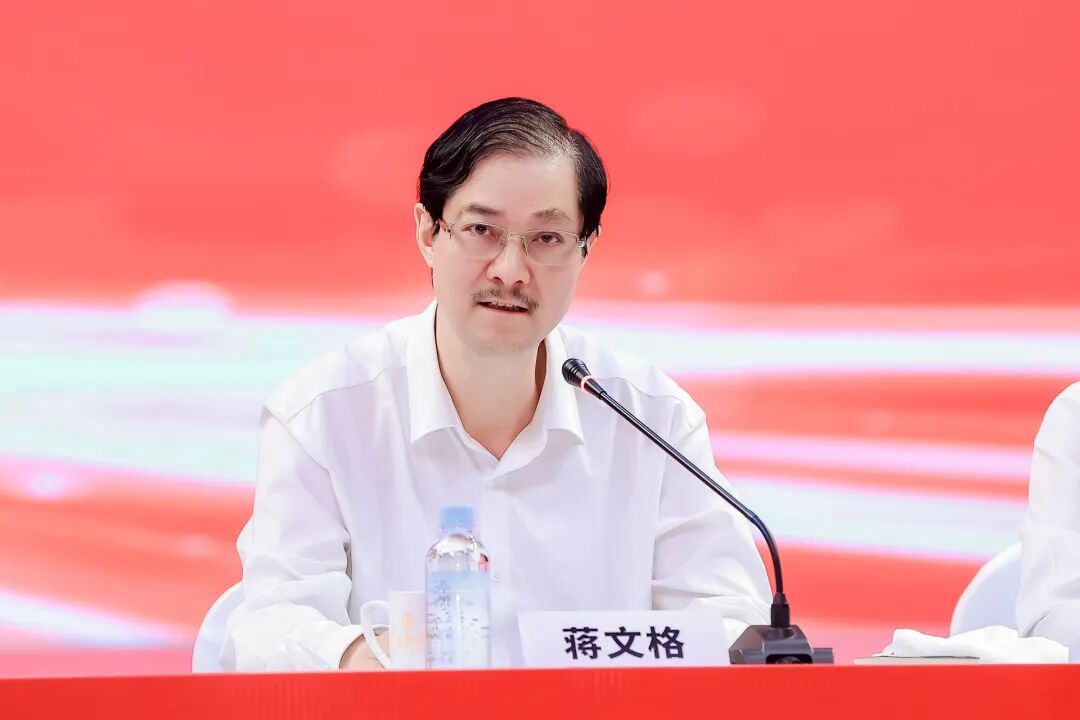 五粮液股份公司副董事长,总经理 蒋文格值得关注的是,五粮液今年的