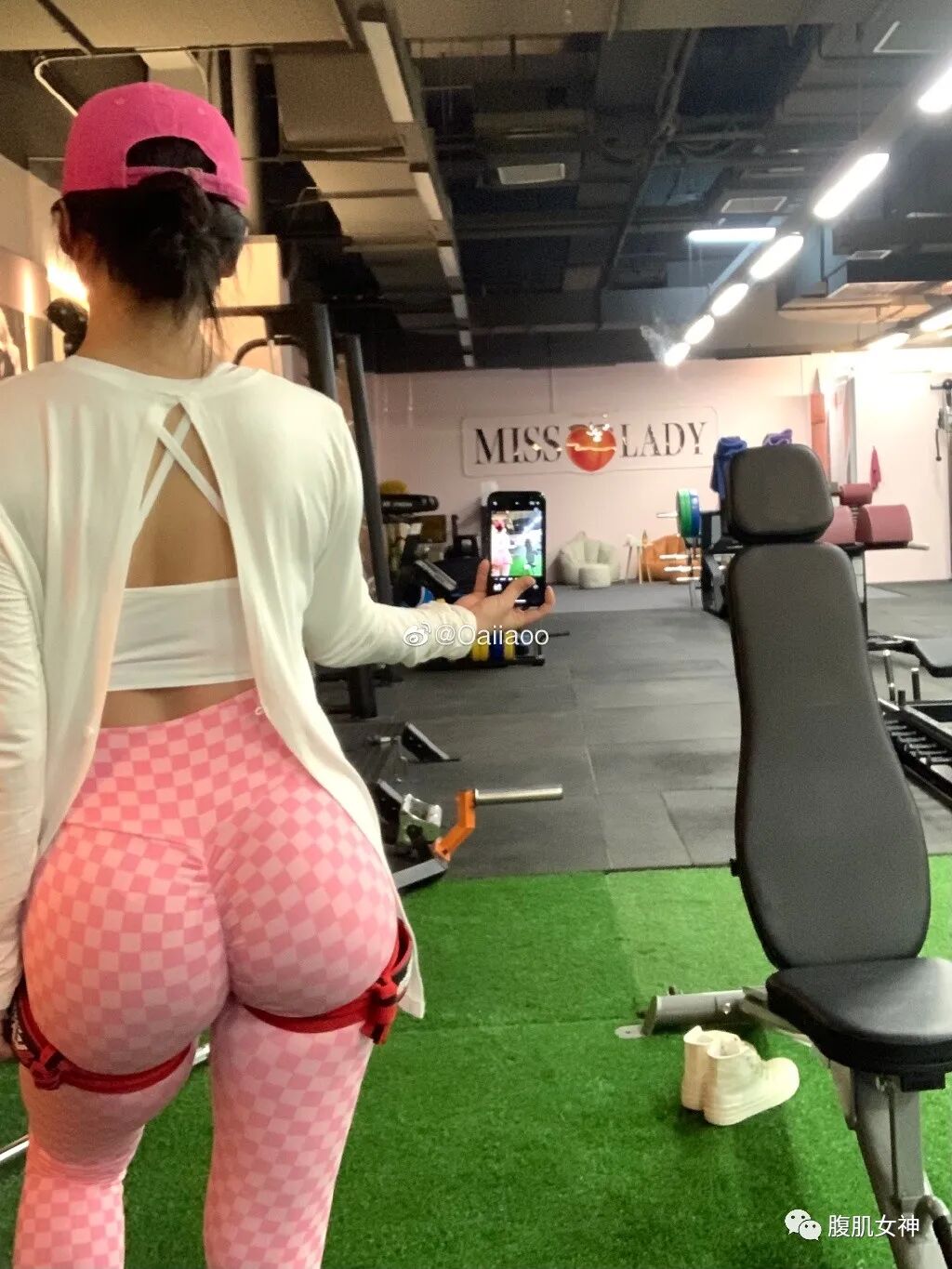 【美女】“不用PS的翘臀”长啥样？40度高温也拼不过的火辣，太绝了…（组图） - 20