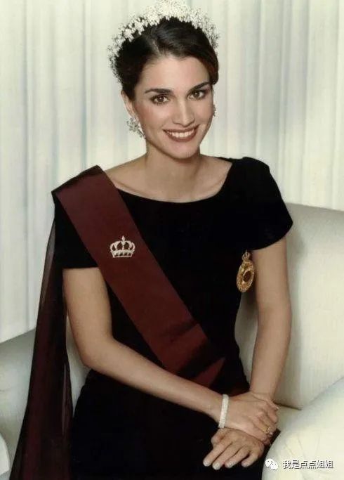 约旦王后和西班牙王后很像_约旦王后和约旦国王_约旦王后衣品