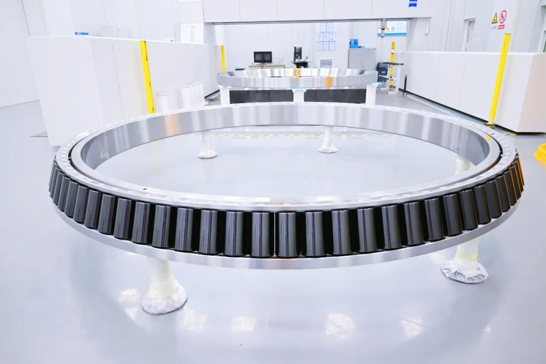 26 MW class spindle bearings