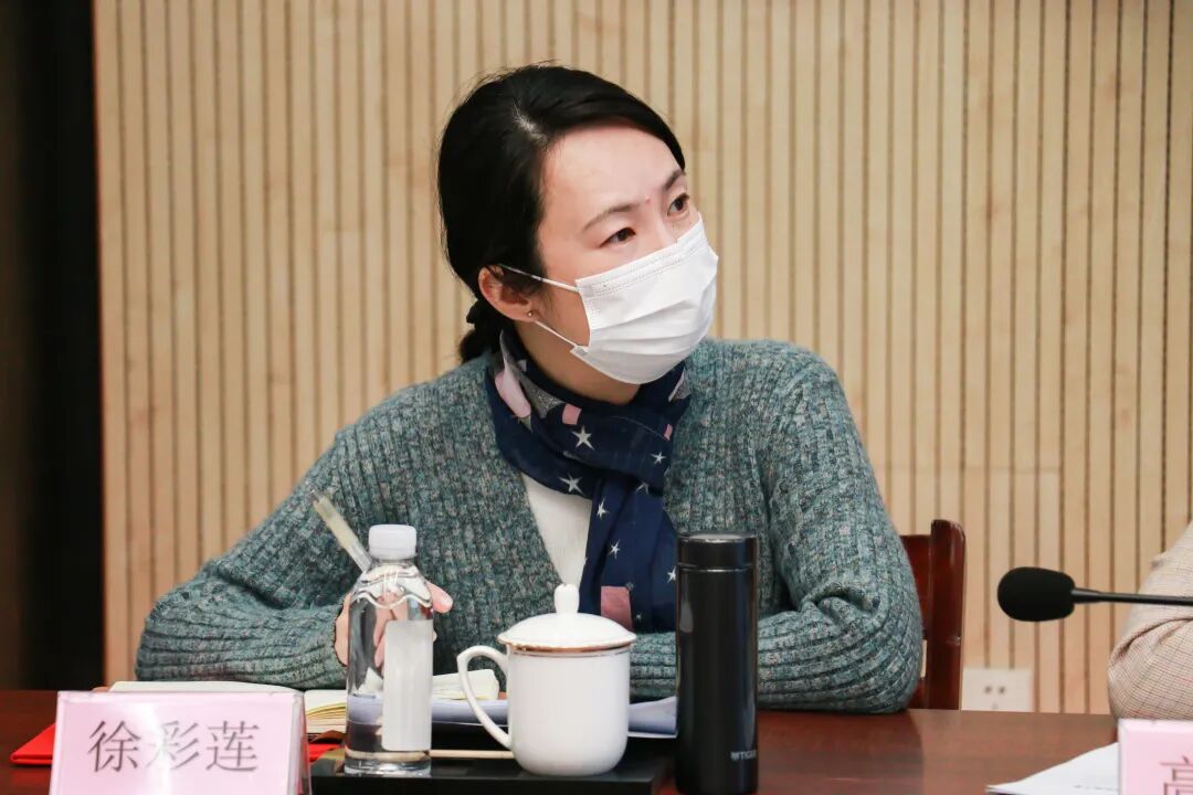 田东平校长为学研产企业学院二级学院分院院长颁发聘书,李咏梅副校长