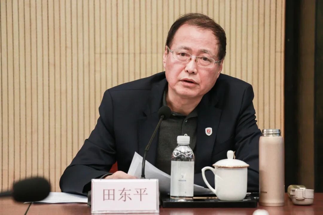 乘风破浪实干成就未来厦门工学院召开学研产暨创新创业教育工作会议
