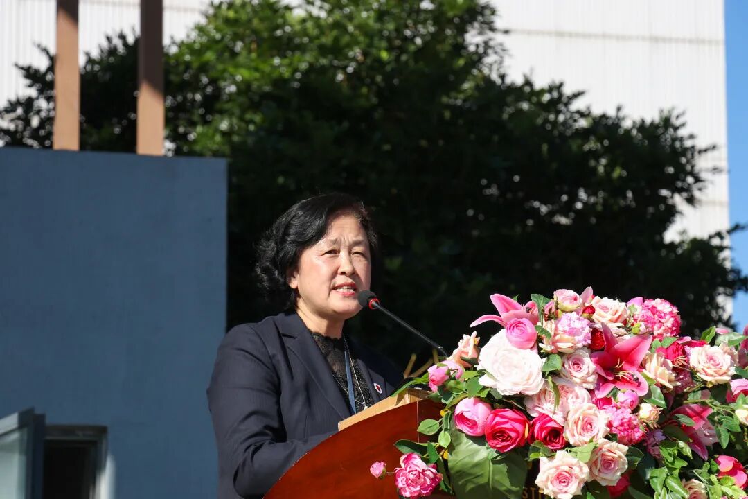李咏梅副校长主持开幕式建筑科学与土木工程学院学生曾晨凯代表运动员