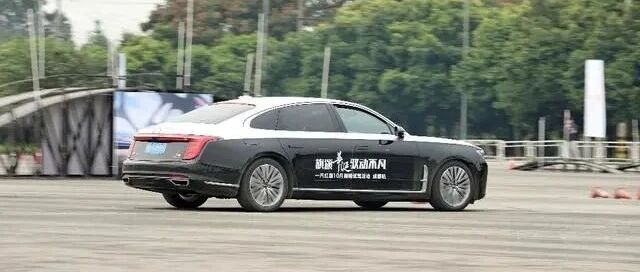 "中式豪华"到底有多香？开过红旗H9/HS7后我爱了