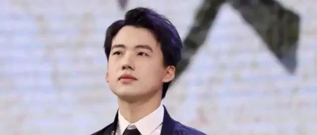 自曝享受单身，却恋爱绯闻不断，郭麒麟的操作太“打脸”