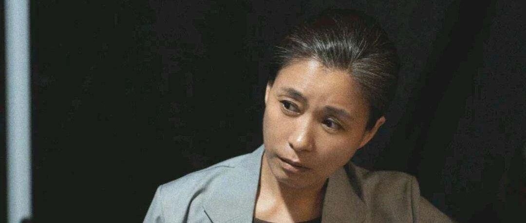 热搜炸了！2022年第一个爆红的女星，居然是她