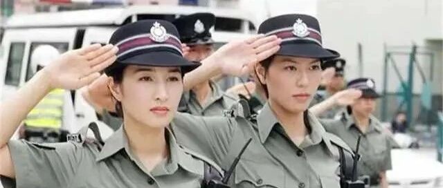 不穿华服，不化浓妆，TVB“警花”们或英气或高冷，个个是经典