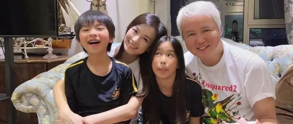 “微商女王”张庭的幻灭史：酒窝女神是怎么走到今天的？