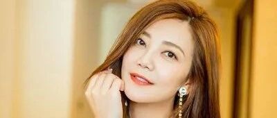 演唱会跪地痛哭，她不该唱情歌？