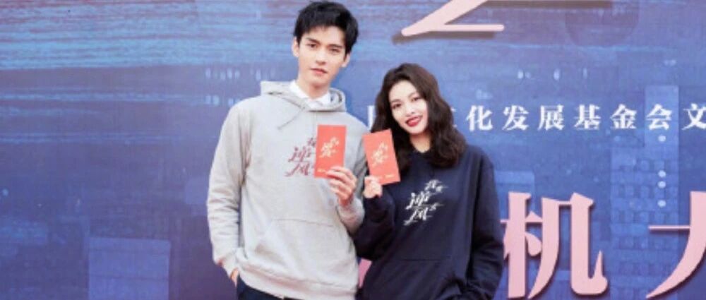 又有明星耍特权惹众怒？龚俊钟楚曦违规堂食，张国立拍戏封路