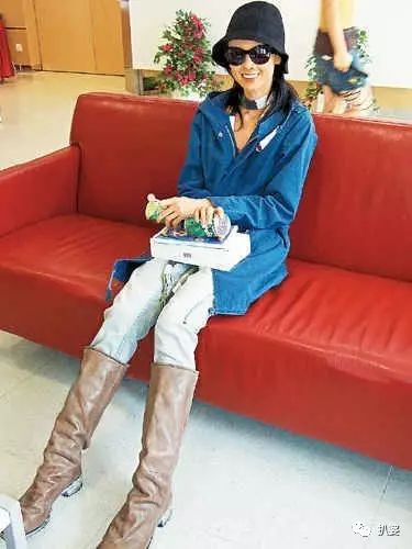难以置信，她居然沦落到毁容破产这种地步
