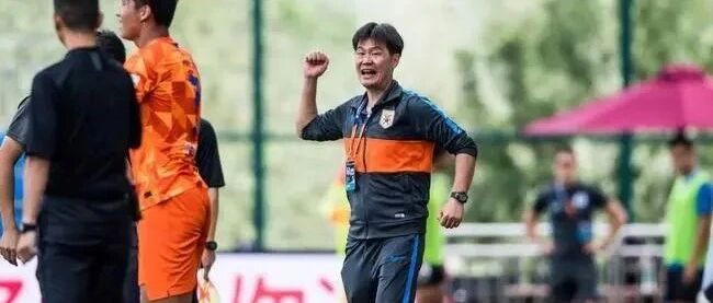 中超豪门唯一“土帅” 人见人爱有秘密