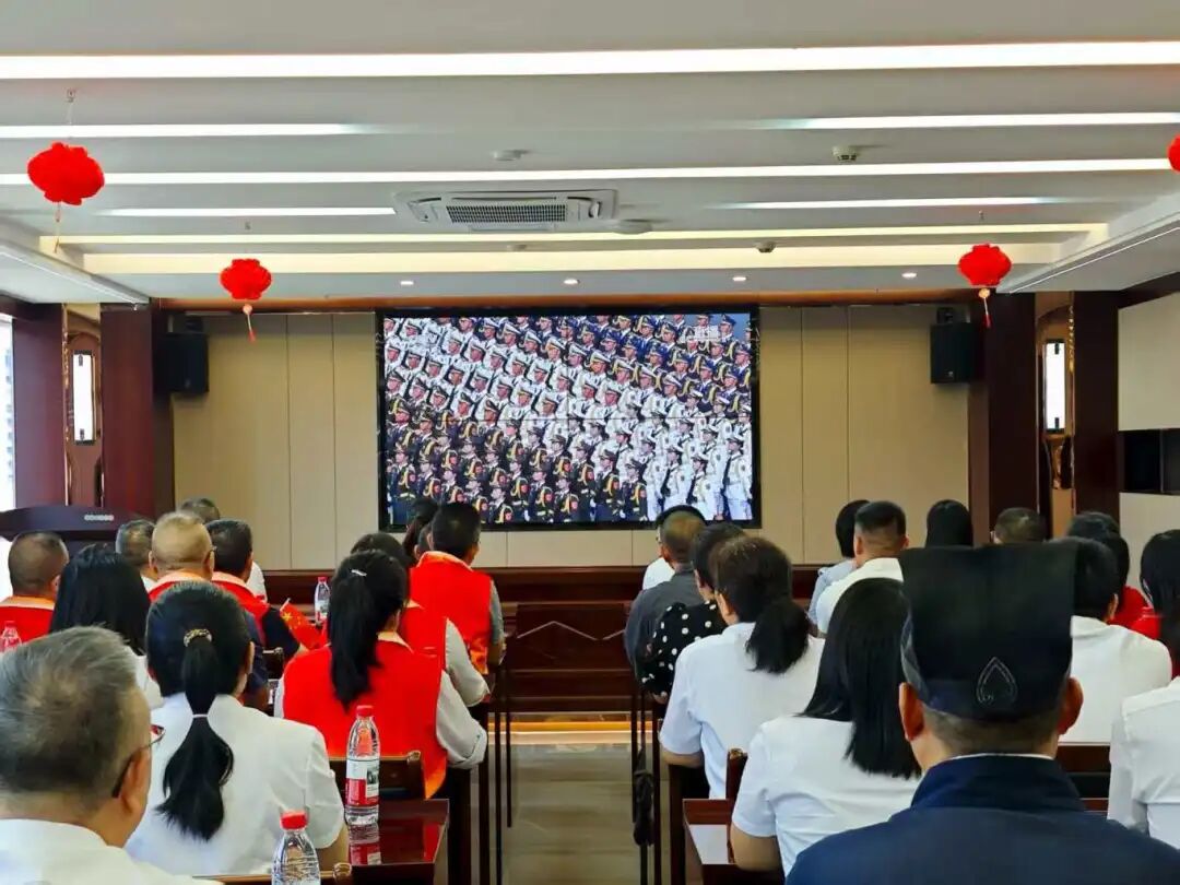 松溪县侨界群众集中观看.jpg
