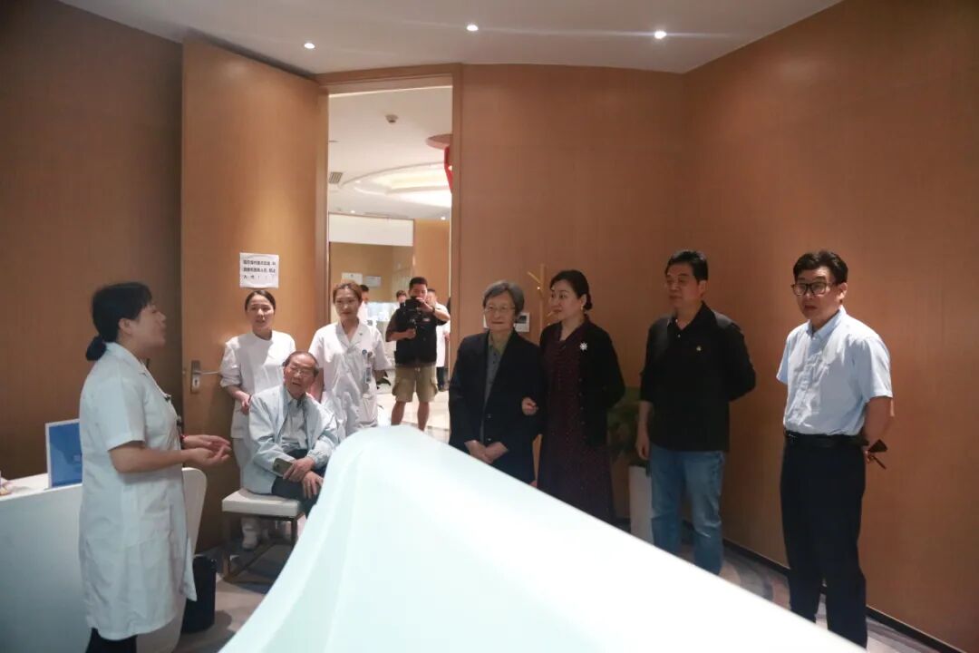 【美地港医疗资讯】热烈欢迎彭淑牗院士率领“彭家军”莅临美地港南太湖生命养疗中心