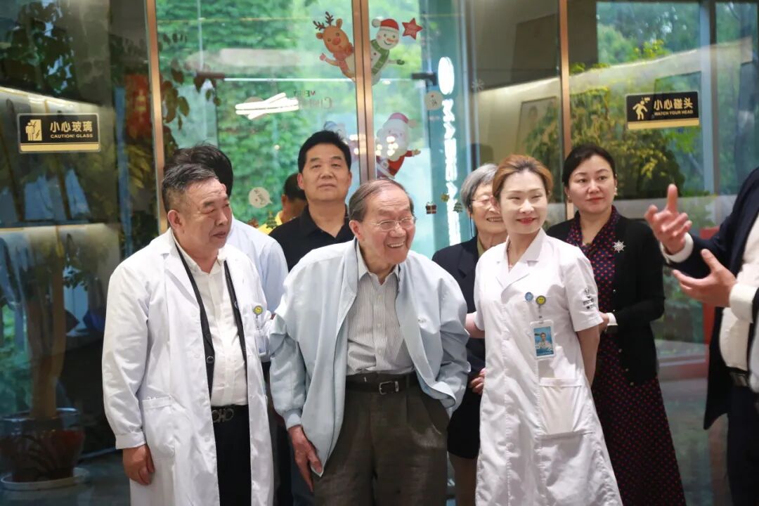 【美地港医疗资讯】热烈欢迎彭淑牗院士率领“彭家军”莅临美地港南太湖生命养疗中心