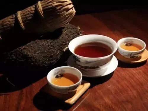 喝黑茶，不在意你懂不懂它，常喝黑茶是一种生活方式，也是一种习