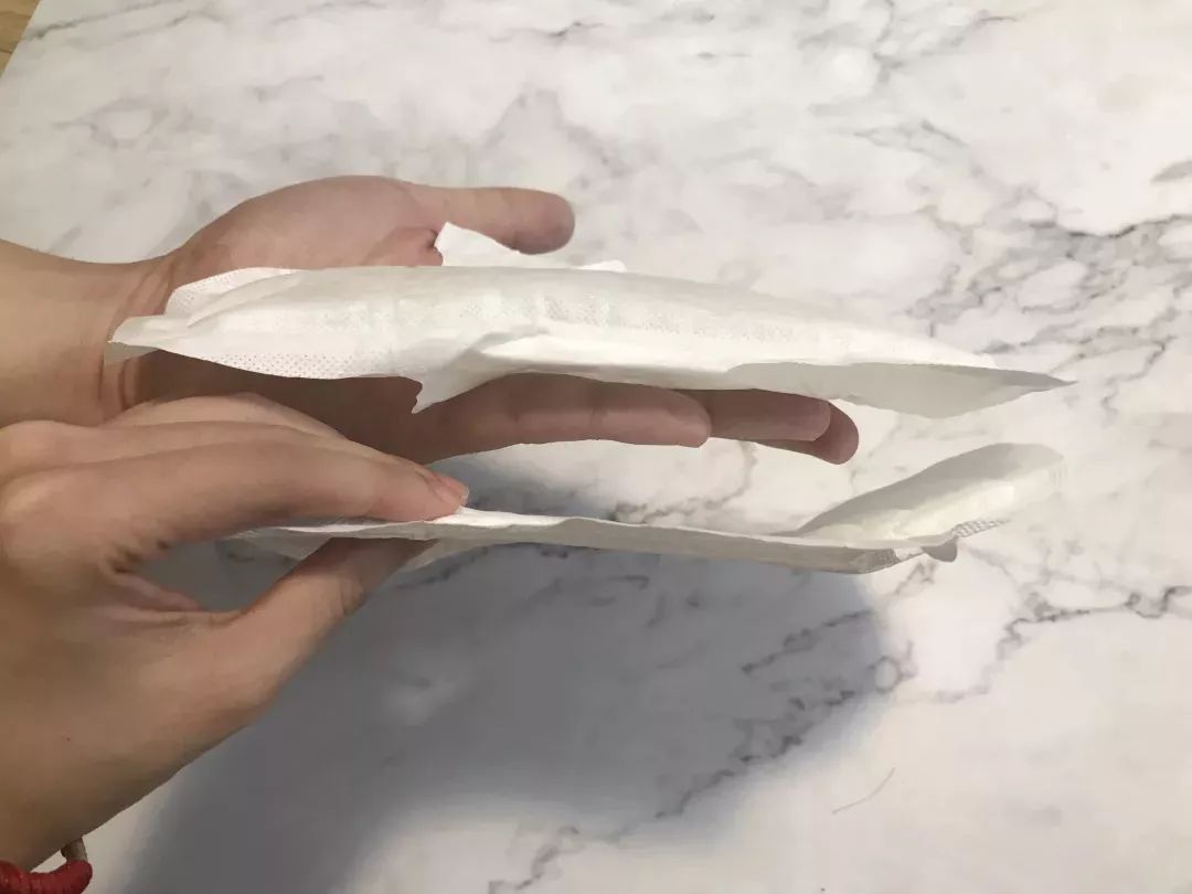 99%的女孩都用错了姨妈巾!你以为的棉柔≠纯棉?