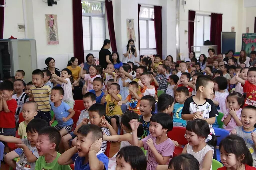 贝贝上扬走进幼儿园安全课：别让歹徒对孩子下手！